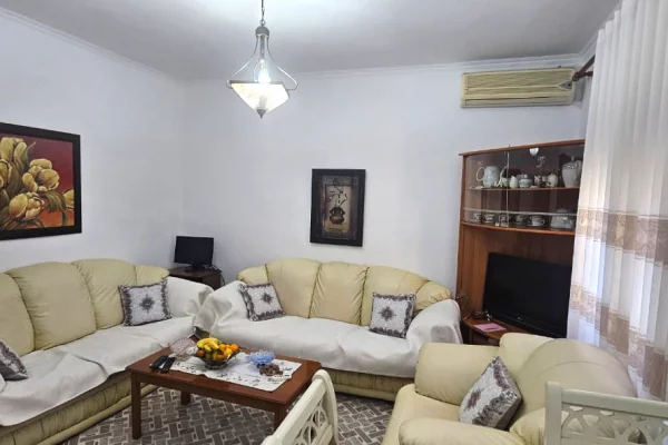 Shtepi me qera 1+1 ne Tirane - 450 Euro