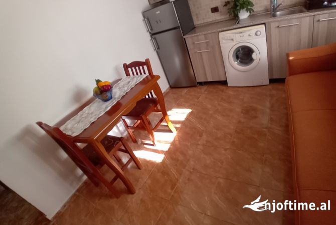 Shtepi me qera 1+1 ne Tirane - 25,000 Leke