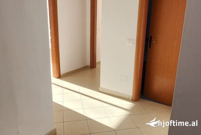 Shtepi ne shitje 1+1 ne Tirane - 84,000 Euro