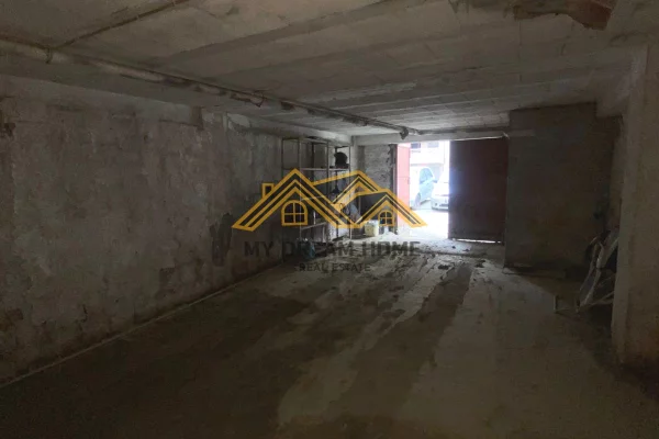 Apartment for rent in Durres Garsoniere, Emty