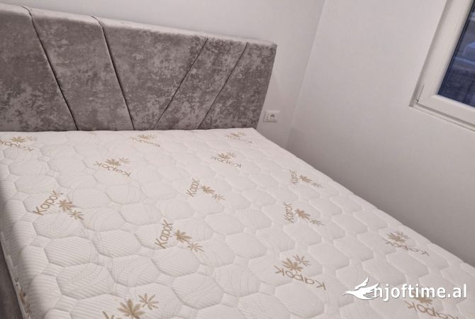 Shtepi me qera Shtepi Private ne Tirane, 1+1, Mobilimi E mobiluar, Pagesa 400  Euro.