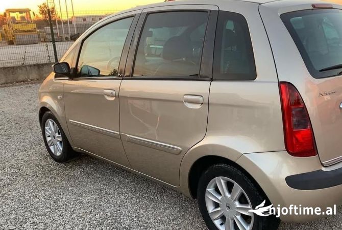 Makina ne shitje ne Tirane, Lancia, 2005 Diesel,Kambio Manual Pagesa 170,000  Leke.