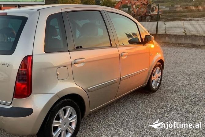 Makina ne shitje ne Tirane, Lancia, 2005 Diesel,Kambio Manual Pagesa 170,000  Leke.