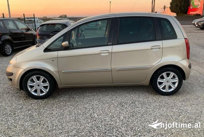 Makina ne shitje ne Tirane - 170,000 Leke