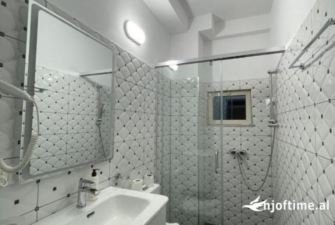 Ambient biznesi me qera 5+1 ne Tirane - 5,000 Euro