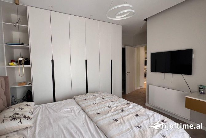 Shtepi ne shitje Apartament ne Tirane, 2+1, Mobilimi E mobiluar, Pagesa 357,000  Euro.