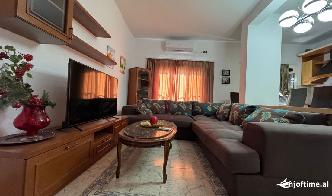 Shtepi me qera Apartament ne Tirane, 2+1, Mobilimi E mobiluar, Pagesa 700  Euro.