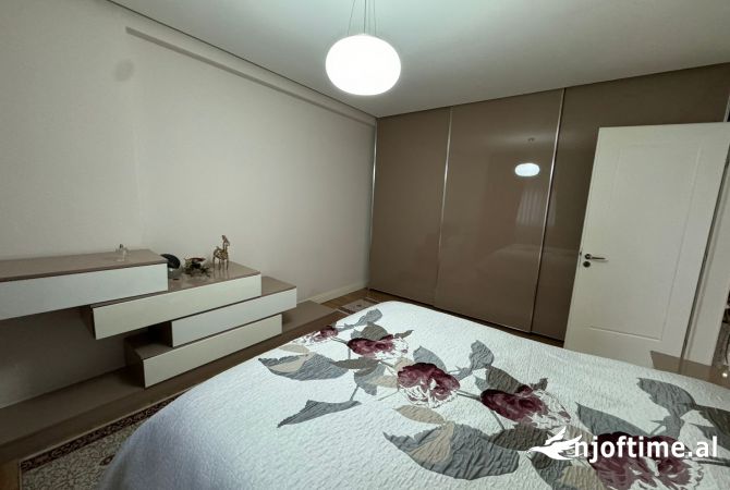 Shtepi ne shitje Apartament ne Tirane, 2+1, Mobilimi E mobiluar, Pagesa 225,000  Euro.