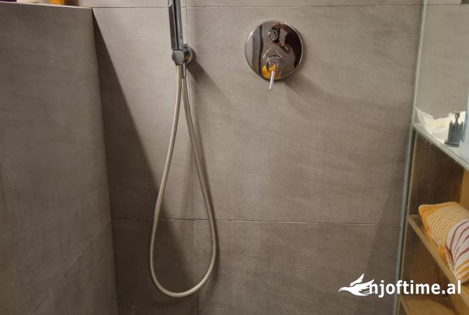 Shtepi ne shitje Apartament ne Tirane, 1+1, Mobilimi E mobiluar, Pagesa 160,000  Euro.