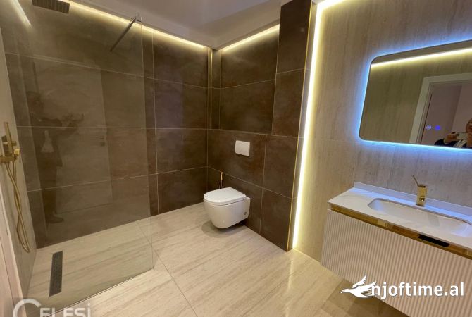 Shtepi ne shitje Apartament ne Tirane, 2+1, Mobilimi Bosh, pa mobiluar, Pagesa 237,000  Euro.