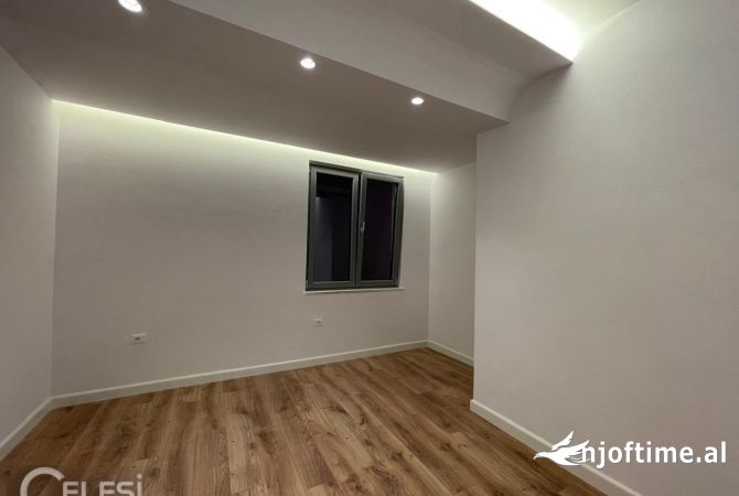 Shtepi ne shitje Apartament ne Tirane, 2+1, Mobilimi Bosh, pa mobiluar, Pagesa 237,000  Euro.