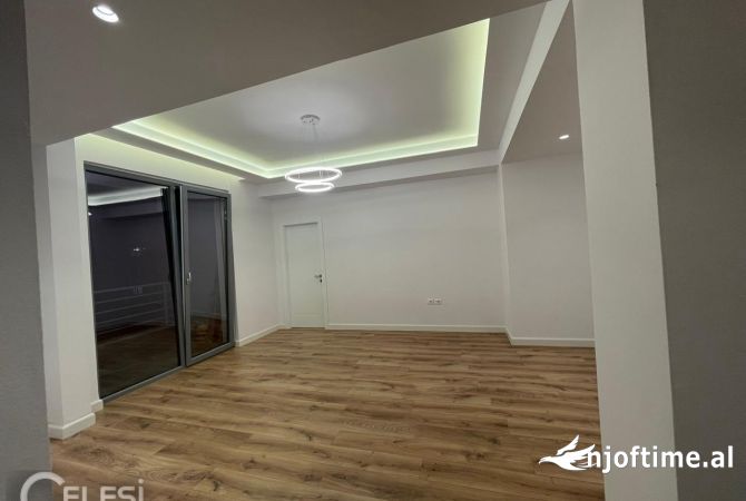 Shtepi ne shitje Apartament ne Tirane, 2+1, Mobilimi Bosh, pa mobiluar, Pagesa 237,000  Euro.