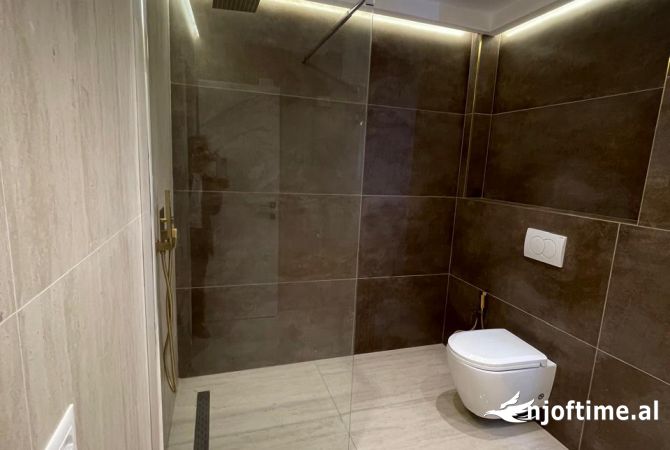 Shtepi ne shitje Apartament ne Tirane, 2+1, Mobilimi Bosh, pa mobiluar, Pagesa 237,000  Euro.