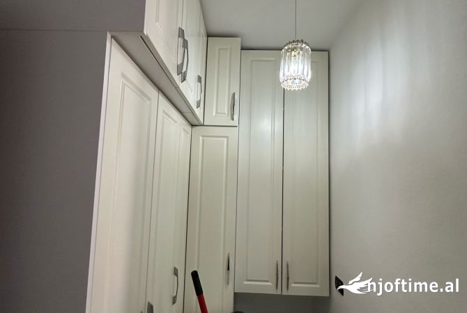 Shtepi ne shitje Apartament ne Tirane, 2+1, Mobilimi E mobiluar, Pagesa 110,000  Euro.