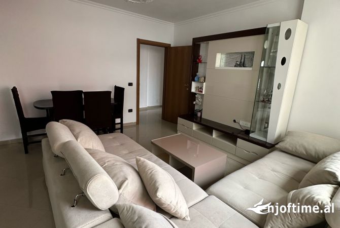 Shtepi ne shitje Apartament ne Tirane, 2+1, Mobilimi E mobiluar, Pagesa 110,000  Euro.