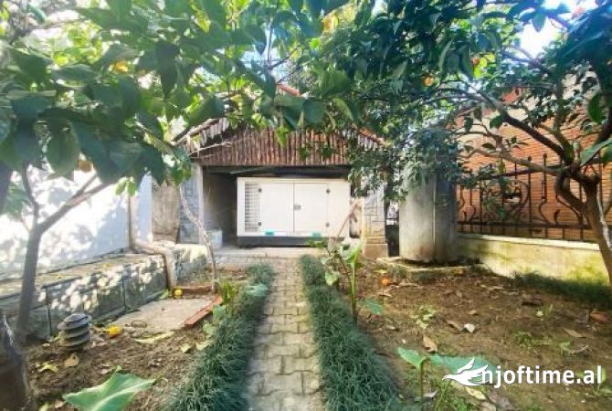 Shtepi ne shitje Vila Luksoze ne Tirane, 7+1, Mobilimi E mobiluar, Pagesa 455,000  Euro.