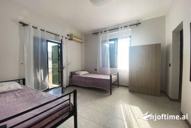 Shtepi ne shitje Vila Luksoze ne Tirane, 7+1, Mobilimi E mobiluar, Pagesa 455,000  Euro.