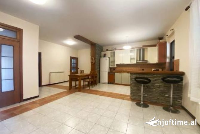 Casa in vendita 7+1 a Tirana - 455,000 Euro