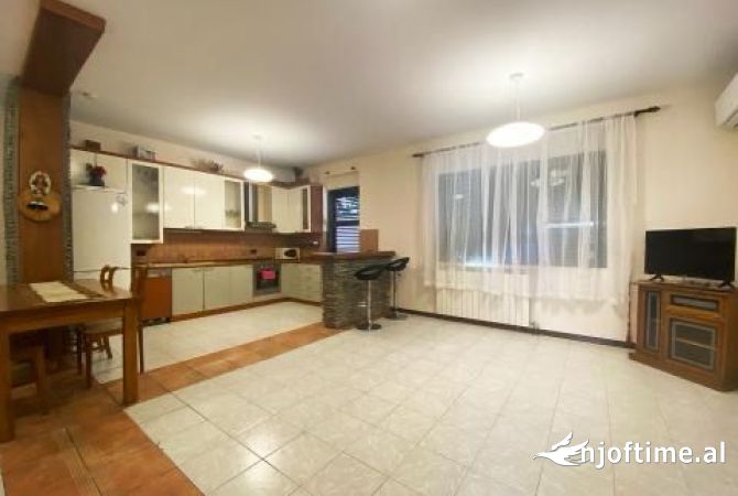 Shtepi ne shitje 7+1 ne Tirane - 455,000 Euro