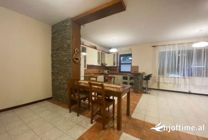 Casa in vendita 7+1 a Tirana - 455,000 Euro