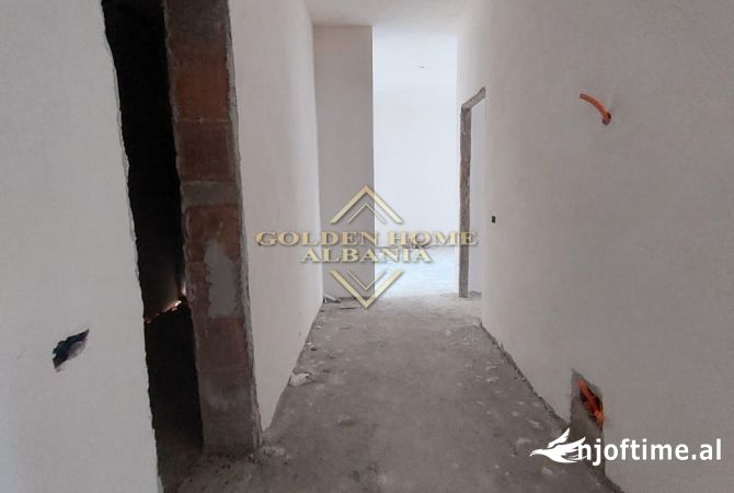 Shtepi ne shitje Apartament ne Tirane, 2+1, Mobilimi Bosh, pa mobiluar, Pagesa 170,150  Euro.