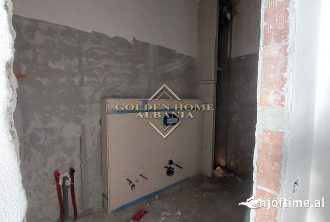 Shtepi ne shitje Apartament ne Tirane, 2+1, Mobilimi Bosh, pa mobiluar, Pagesa 170,150  Euro.