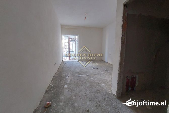 Shtepi ne shitje Apartament ne Tirane, 2+1, Mobilimi Bosh, pa mobiluar, Pagesa 170,150  Euro.