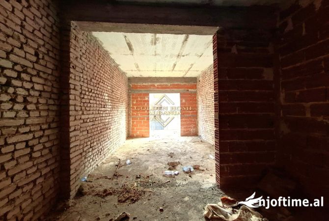 Shtepi ne shitje Shtepi Private ne Korce, 4+1, Mobilimi Bosh, pa mobiluar, Pagesa 65,000  Euro.