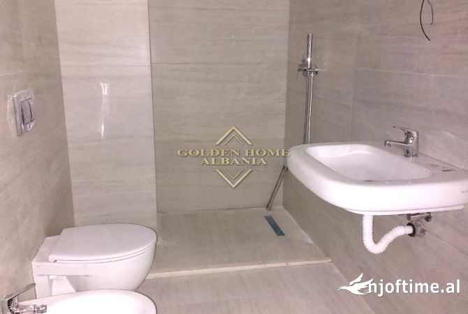 Shtepi ne shitje Apartament ne Tirane, 2+1, Mobilimi Bosh, pa mobiluar, Pagesa 169,290  Euro.