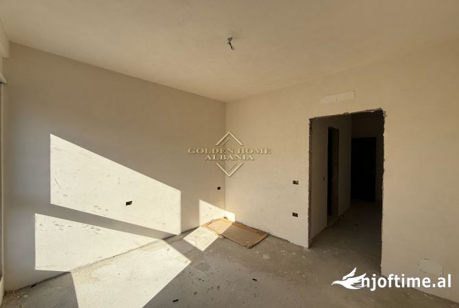 Shtepi ne shitje Apartament ne Tirane, 2+1, Mobilimi Bosh, pa mobiluar, Pagesa 206,000  Euro.