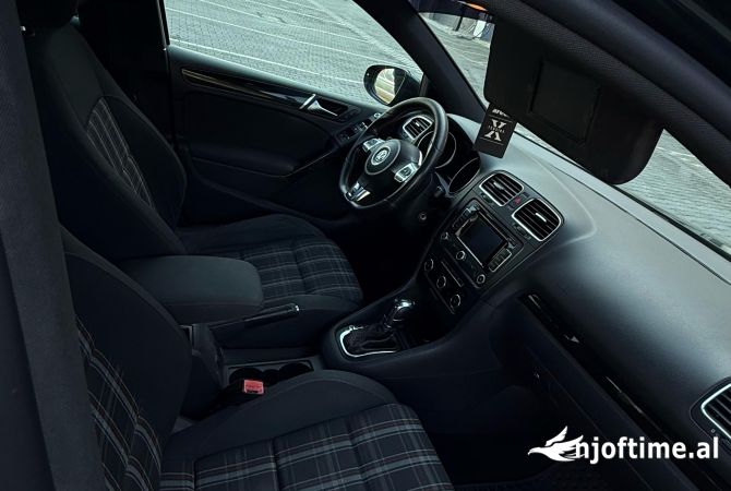 Makina ne shitje ne Tirane, Volkswagen, 2012 Benzine,Kambio Automatik Pagesa 8,800  Euro.