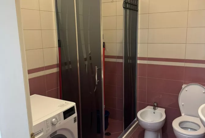 Shtepi me qera Apartament ne Tirane, 2+1, Mobilimi E mobiluar, Pagesa 500  Euro.