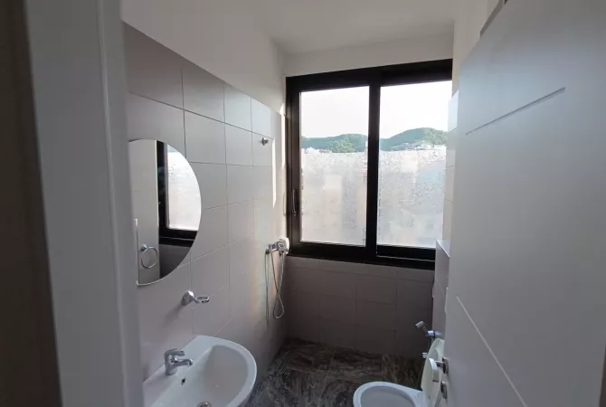 Shtepi me qera Apartament ne Tirane, 1+1, Mobilimi E mobiluar, Pagesa 750  Euro.