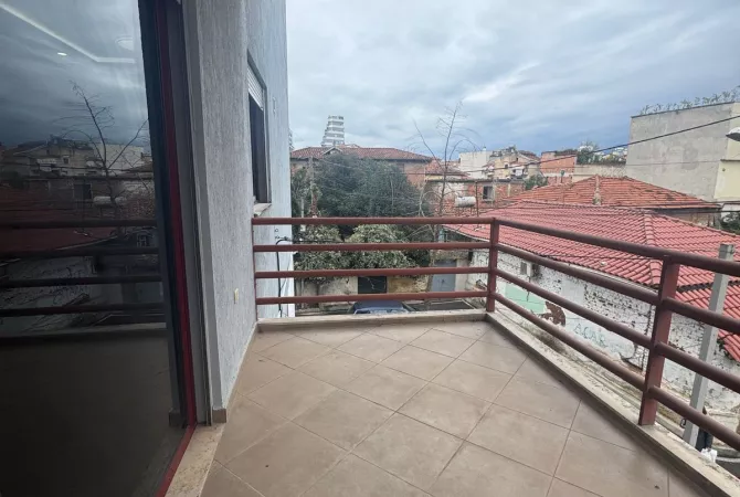Shtepi ne shitje Apartament ne Tirane, 2+1, Mobilimi Bosh, pa mobiluar, Pagesa 230,000  Euro.