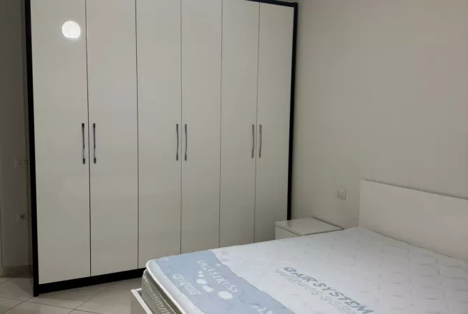 Shtepi me qera Apartament ne Tirane, 2+1, Mobilimi E mobiluar, Pagesa 500  Euro.