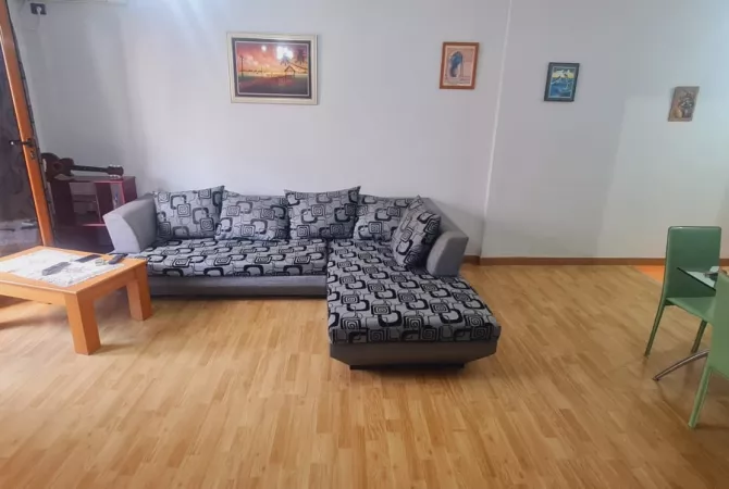 Shtepi me qera Apartament ne Tirane, 2+1, Mobilimi E mobiluar, Pagesa 550  Euro.