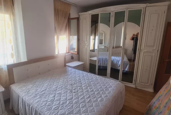Shtepi me qera Apartament ne Tirane, 2+1, Mobilimi E mobiluar, Pagesa 550  Euro.