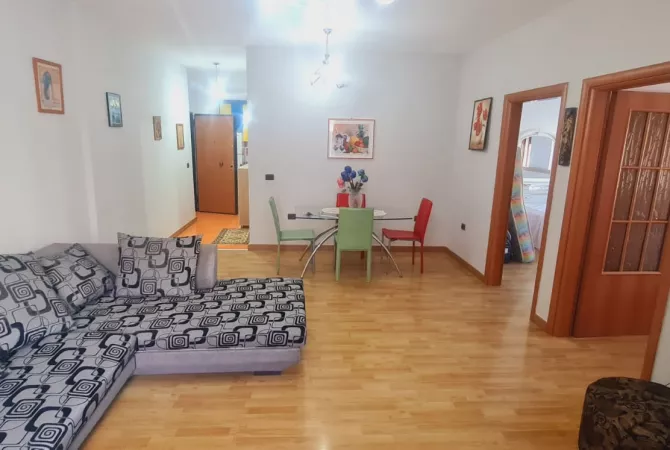 Shtepi me qera Apartament ne Tirane, 2+1, Mobilimi E mobiluar, Pagesa 550  Euro.