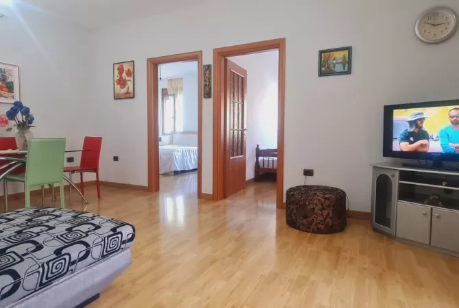 Shtepi me qera Apartament ne Tirane, 2+1, Mobilimi E mobiluar, Pagesa 550  Euro.