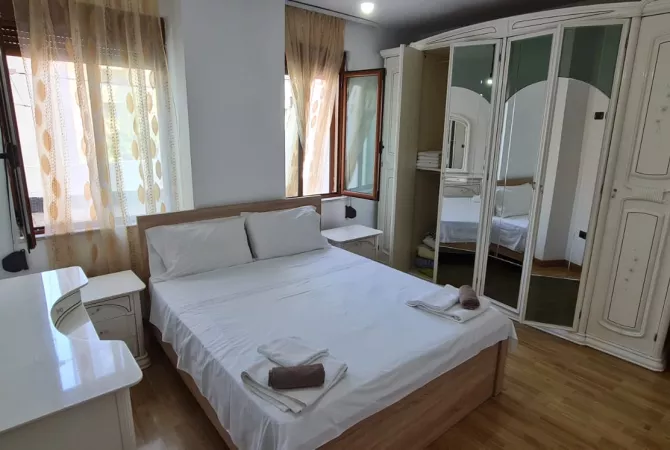 Shtepi me qera Apartament ne Tirane, 2+1, Mobilimi E mobiluar, Pagesa 550  Euro.