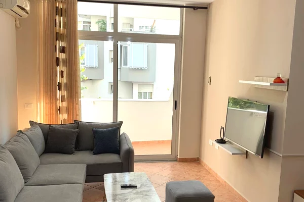 Shtepi me qera 2+1 ne Tirane - 650 Euro