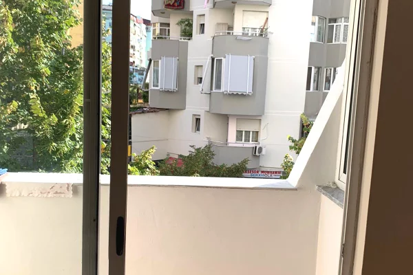Shtepi me qera Apartament ne Tirane, 2+1, Mobilimi E mobiluar, Pagesa 650  Euro.