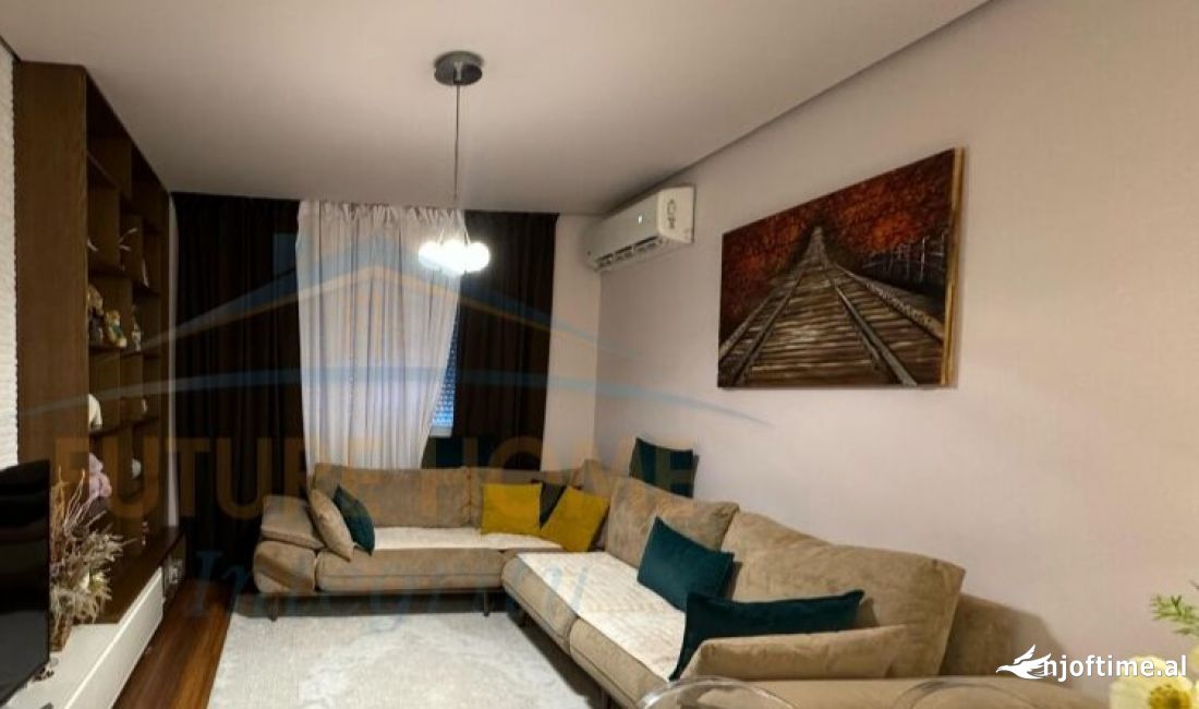 Shtepi ne shitje Apartament ne Tirane, 2+1, Mobilimi E mobiluar, Pagesa 203,000  Euro.