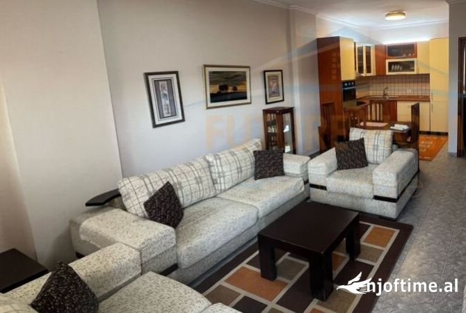 Shtepi me qera 2+1 ne Tirane - 550 Euro
