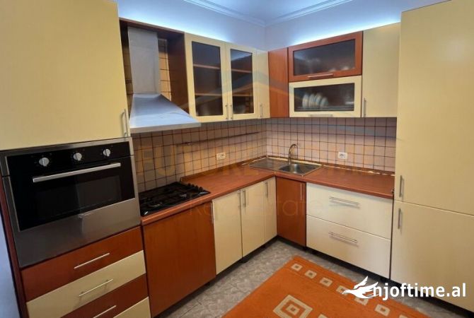 Shtepi me qera 2+1 ne Tirane - 550 Euro