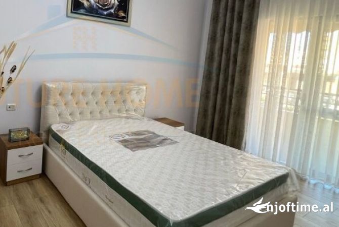 Shtepi ne shitje Apartament ne Tirane, 2+1, Mobilimi E mobiluar, Pagesa 145,000  Euro.