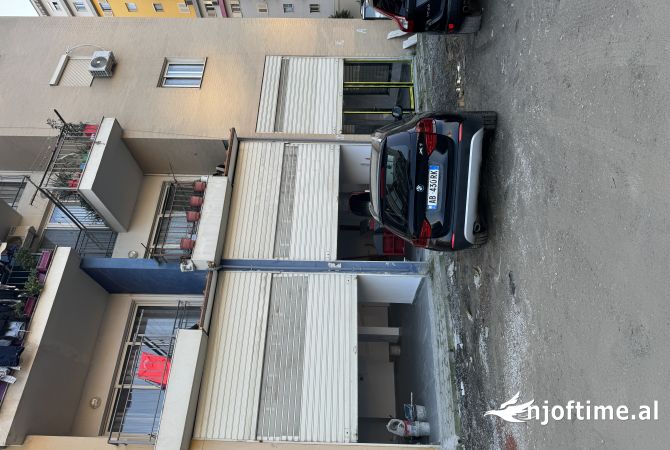Ambient biznesi me qera 3+1 ne Tirane - 100,000 Leke