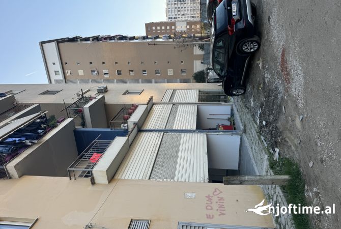 Ambient biznesi me qera 3+1 ne Tirane - 100,000 Leke