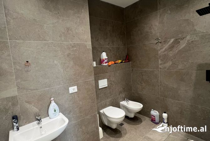 Ambjent biznesi me qira