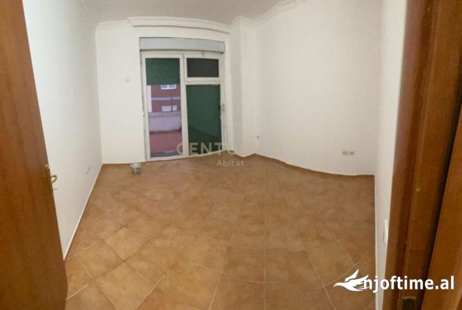 Apartament me qira per zyra: Rruga e Elbasanit, Tirane